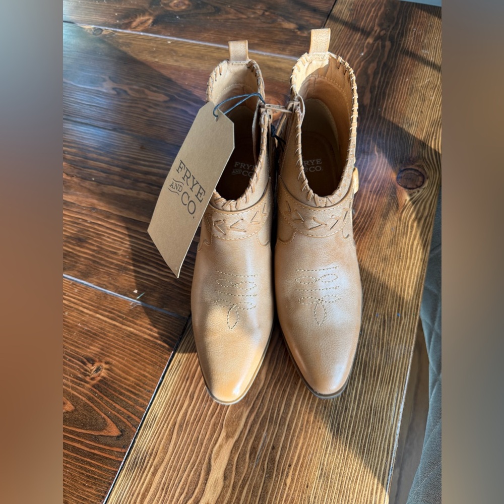 Frye&Co Palma Stacked Heel Booties Tan Women's Size 7.5 New With tags